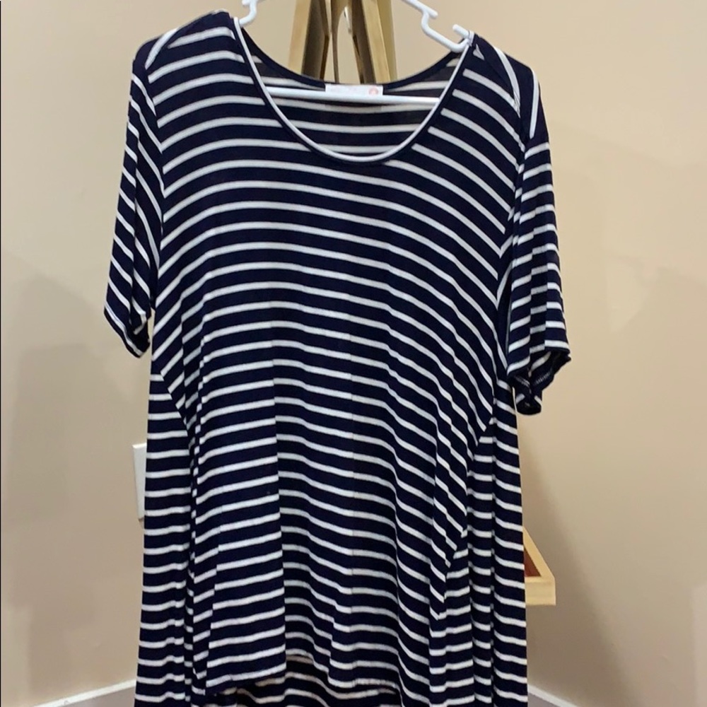 Navy blue shirt sleeve shirt